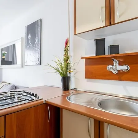 Apartment Urban Chic - One Bedroom - - Zelazna