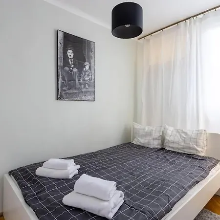 Urban Chic - One Bedroom - - Zelazna *