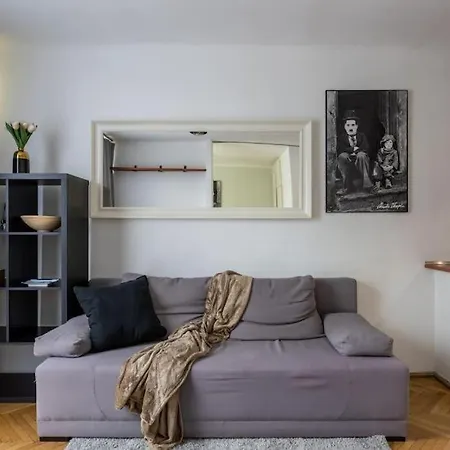 דירה Close-urban Chic - One Bedroom - - Zelazna *