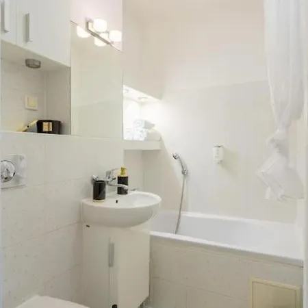 דירה Close-urban Chic - One Bedroom - - Zelazna *