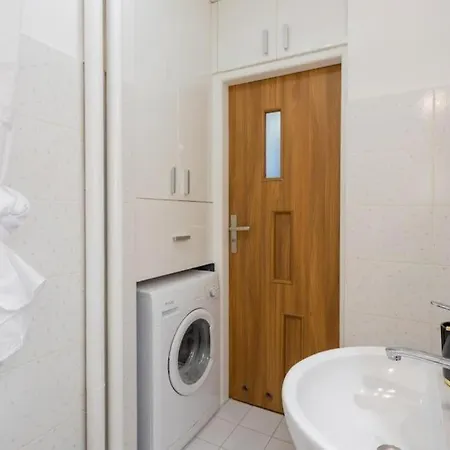 Urban Chic - One Bedroom - - Zelazna