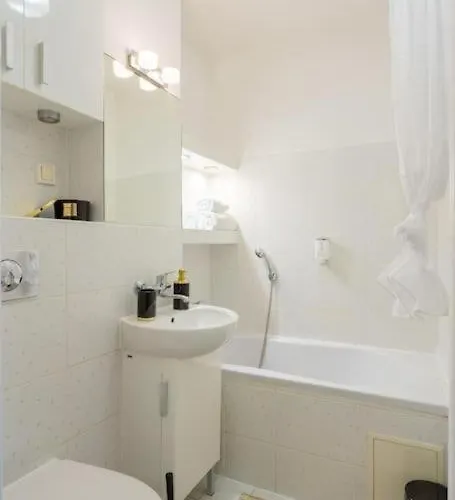 شقة Close-urban Chic - One Bedroom - - Zelazna *