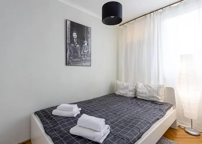 Close-urban Chic - One Bedroom - - Zelazna *